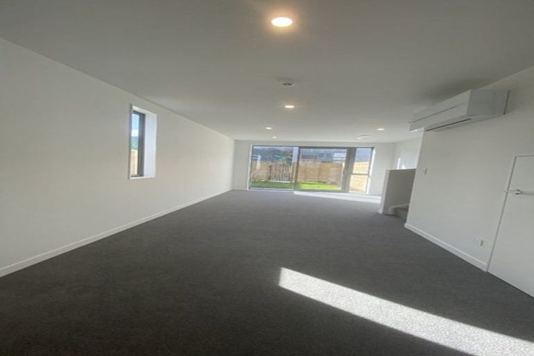 Photo of property in 1 Ara Paiwhenua, Tawa, Wellington, 5028