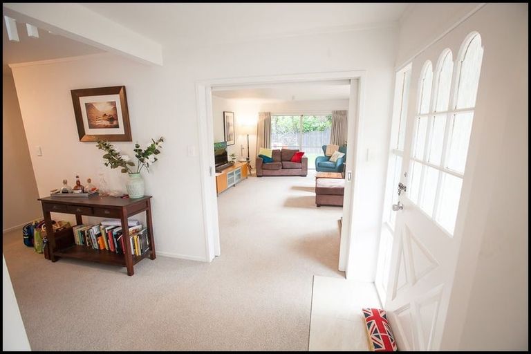 Photo of property in 30 Mappin Place, Chatswood, Auckland, 0626