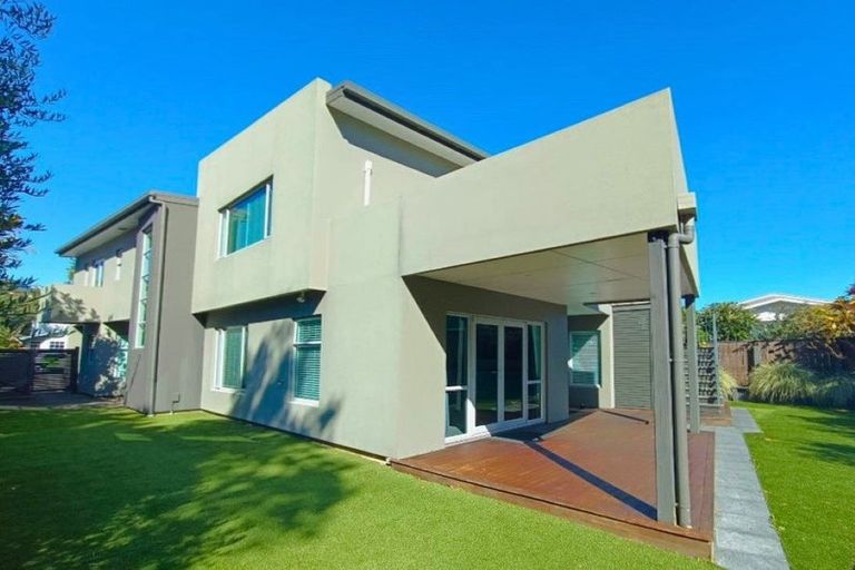 Photo of property in 1 Airlie Road, Plimmerton, Porirua, 5026