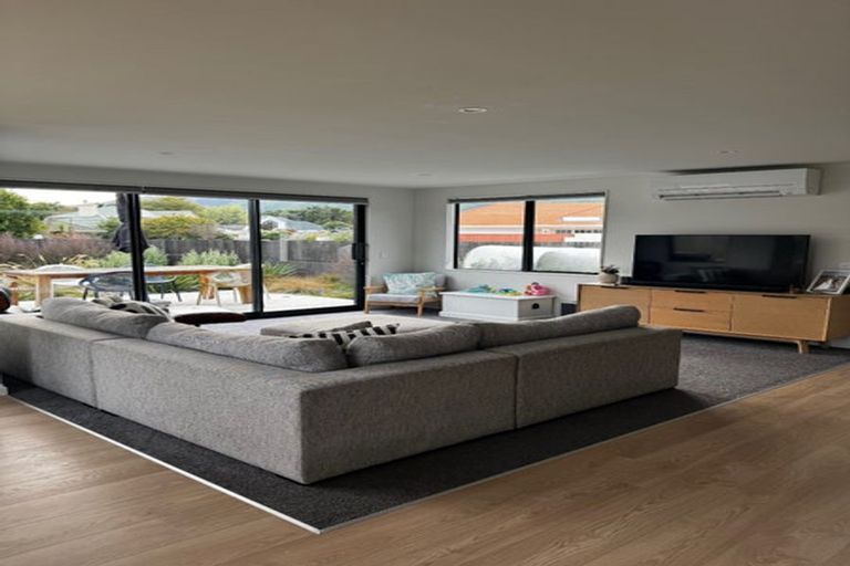 Photo of property in 19 Kaiwaru Place, Waikanae, 5036