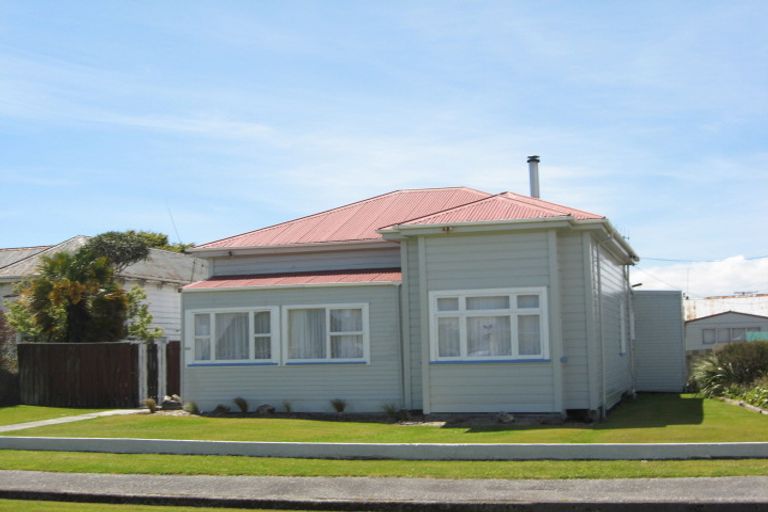 Photo of property in 117 Queen Street, Westport, 7825