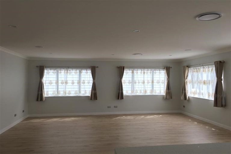 Photo of property in 81 Lake Road, Northcote, Auckland, 0627