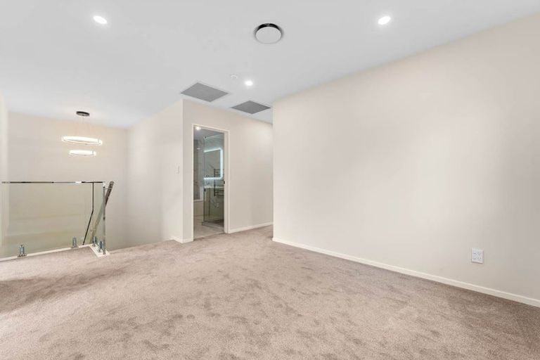 Photo of property in 12 Harbourside Parade, Hobsonville, Auckland, 0616