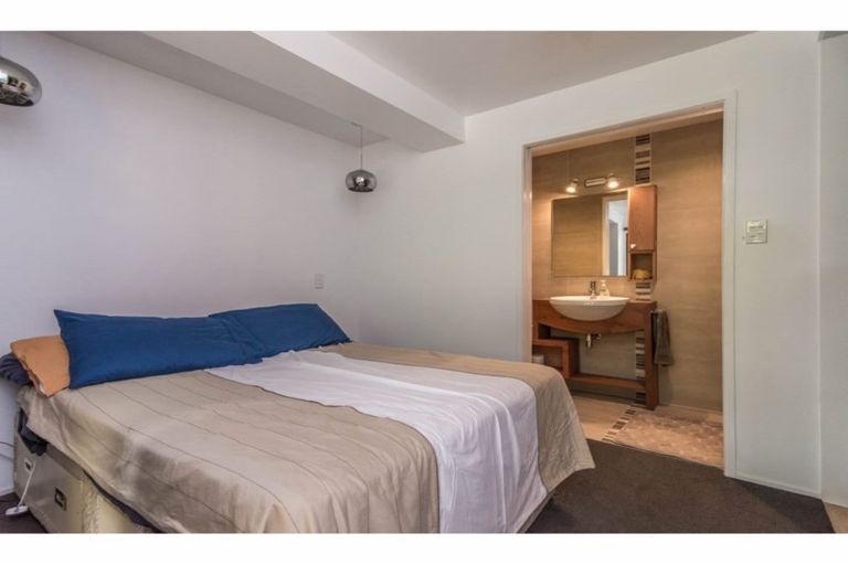 Photo of property in 215 Shaw Road, Titirangi, Auckland, 0604