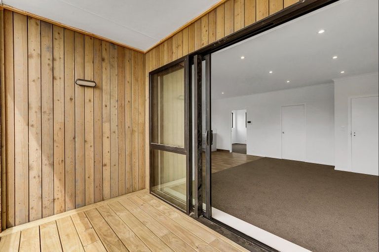 Photo of property in 2/500 Te Atatu Road, Te Atatu Peninsula, Auckland, 0610