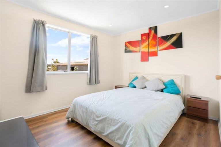 Photo of property in 2/11 Dalmatia Place, Henderson, Auckland, 0612