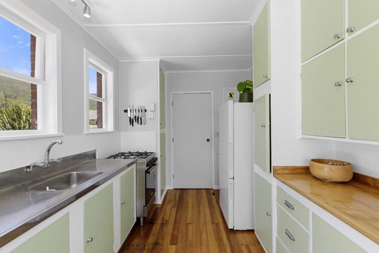 Photo of property in 114 Judd Crescent, Naenae, Lower Hutt, 5011