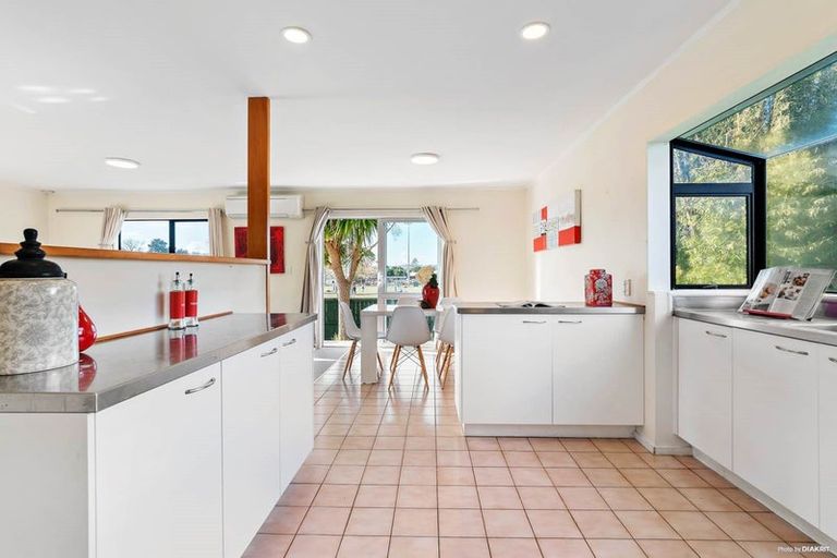 Photo of property in 106 Seymour Road, Sunnyvale, Auckland, 0612