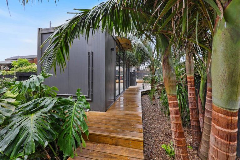 Photo of property in 3/132 Onewa Road, Northcote, Auckland, 0627