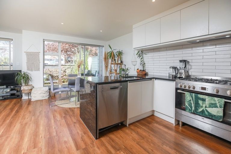 Photo of property in 39u2 Norton Road, Frankton, Hamilton, 3204