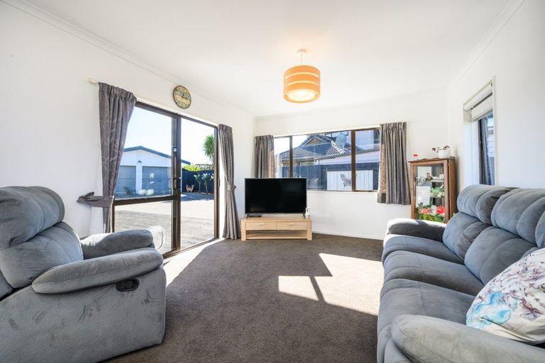 Photo of property in 53 Raglan Avenue, Cloverlea, Palmerston North, 4412