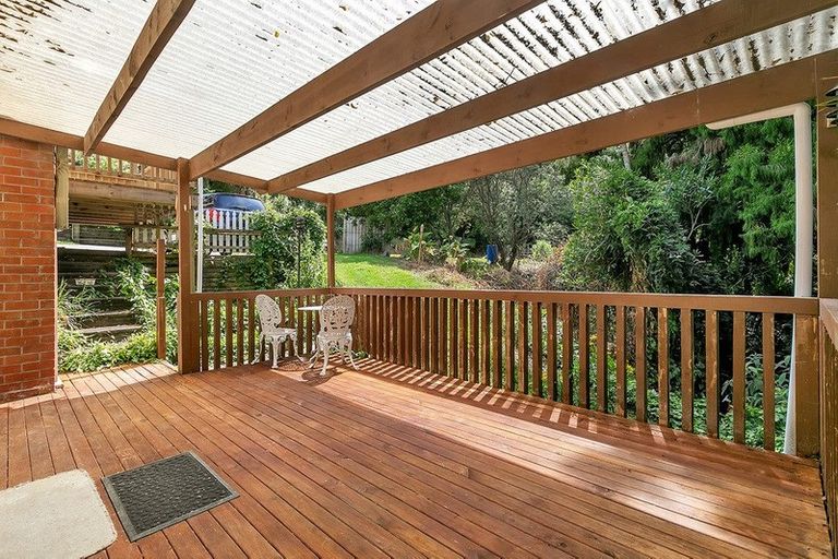 Photo of property in 146 Glenfield Road, Birkenhead, Auckland, 0626