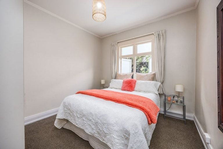Photo of property in 8 Craigbank Avenue, New Lynn, Auckland, 0600