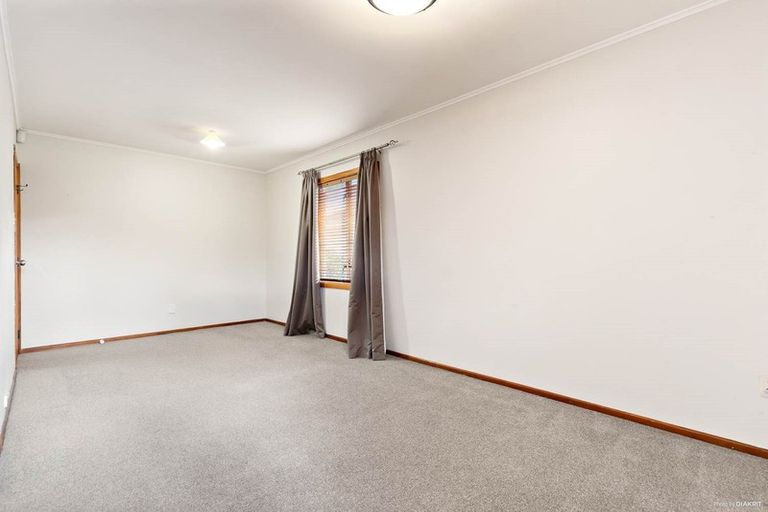 Photo of property in 74 Neil Avenue, Te Atatu Peninsula, Auckland, 0610