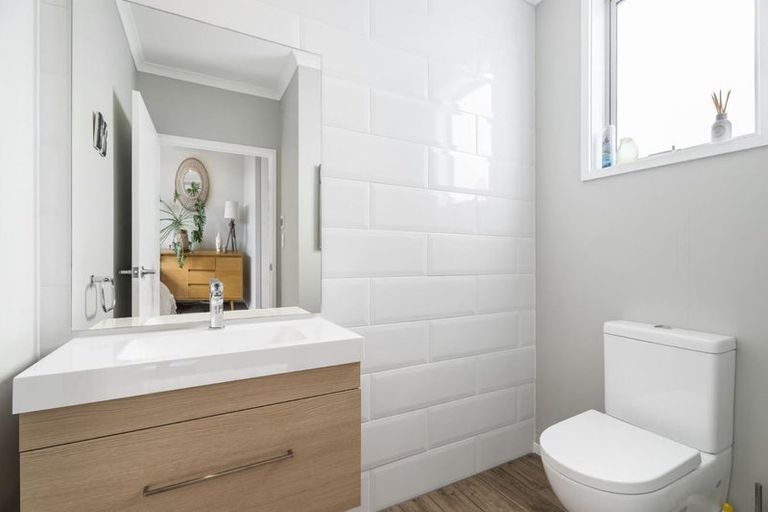 Photo of property in 75 Karepiro Drive, Stanmore Bay, Whangaparaoa, 0932