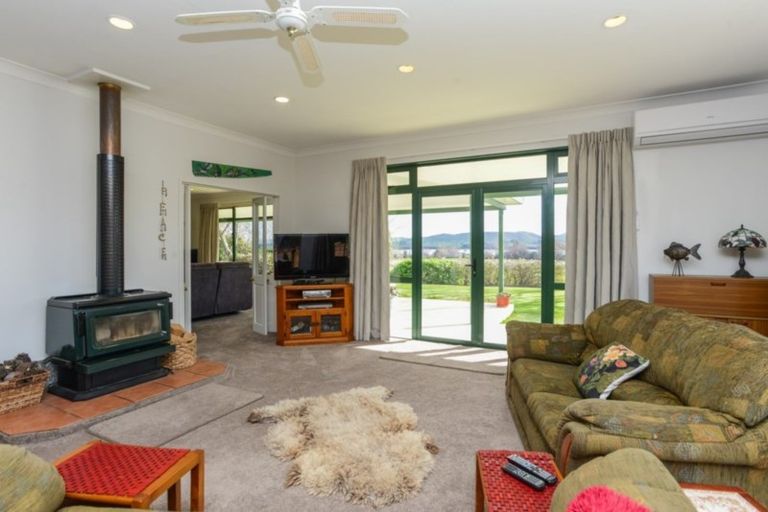 Photo of property in 400 Porangahau Road, Waipukurau, 4282