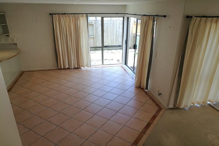 Photo of property in 19h Claremont Way, East Tamaki Heights, Auckland, 2016