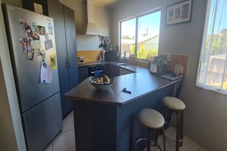 Photo of property in 4a Karamu Street, Te Atatu Peninsula, Auckland, 0610