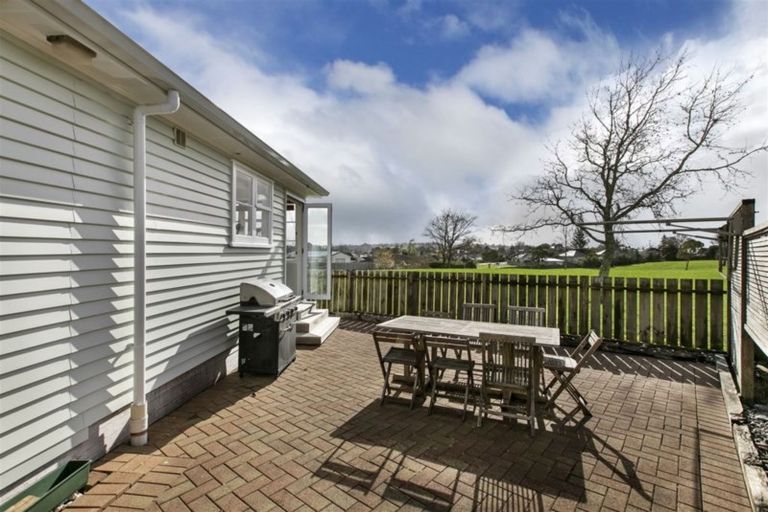 Photo of property in 10 Gladfield Lane, Te Atatu Peninsula, Auckland, 0610