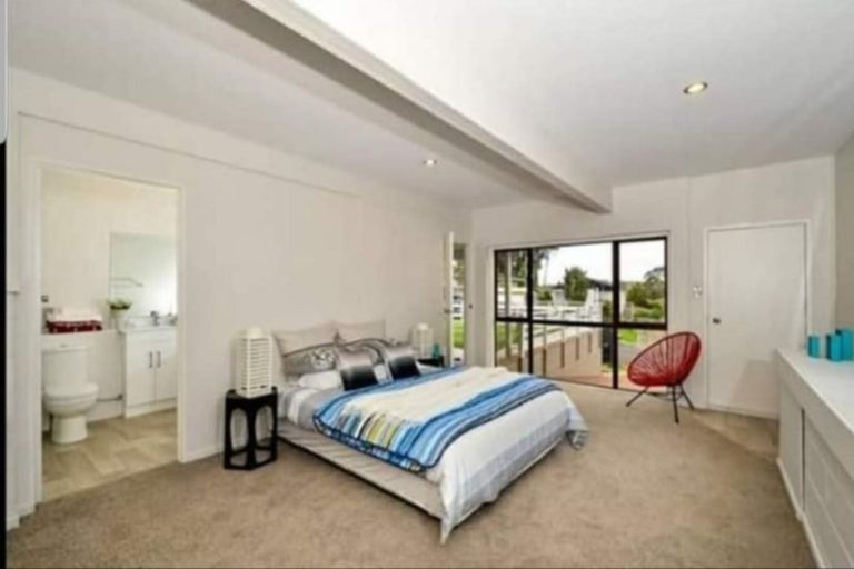 Photo of property in 16 Glenbervie Crescent, Massey, Auckland, 0614
