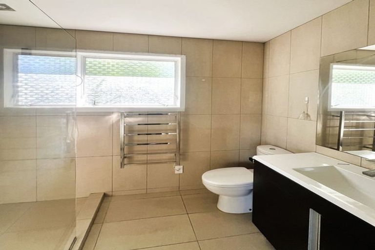 Photo of property in 139 Triangle Road, Massey, Auckland, 0614