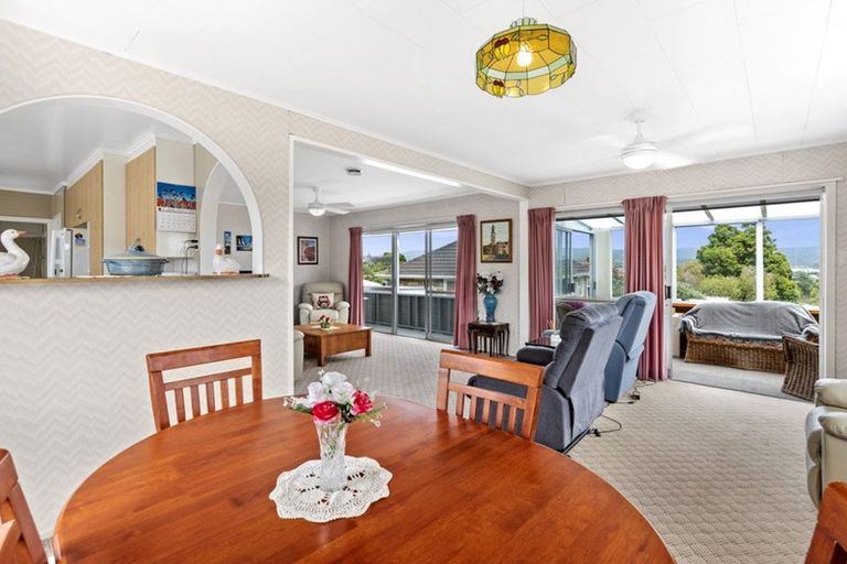 Photo of property in 17 Kaikoura Street, Henderson, Auckland, 0612