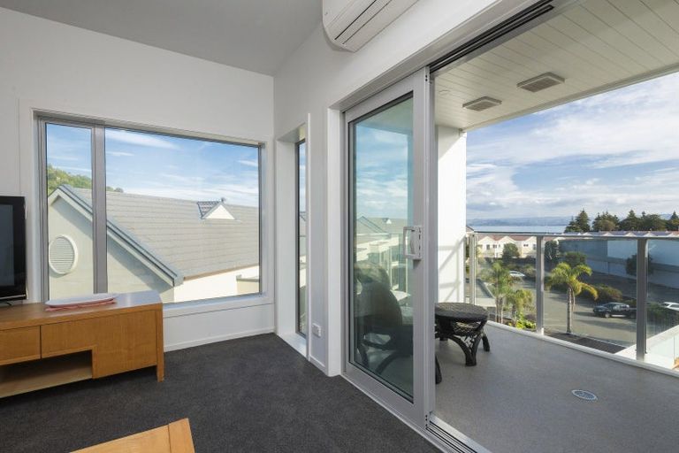 Photo of property in Marina View Apartments, 307/4 Reads Quay, Gisborne, 4010