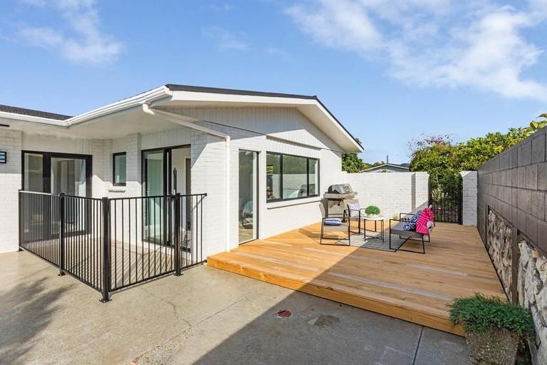 Photo of property in 31 Rewarewa Crescent, Waikanae, 5036