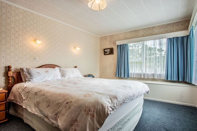 Photo of property in 14 Robert Street, Newlands, Wellington, 6037