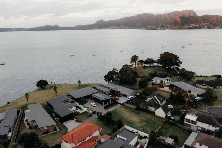 Photo of property in 10 Aarts Place, One Tree Point, 0118