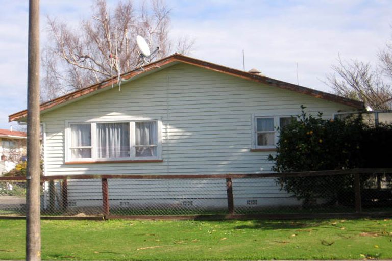 Photo of property in 80a Wikiriwhi Crescent, Awapuni, Palmerston North, 4412