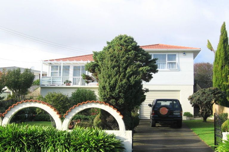 Photo of property in 42 Gray Avenue, Paraparaumu Beach, Paraparaumu, 5032