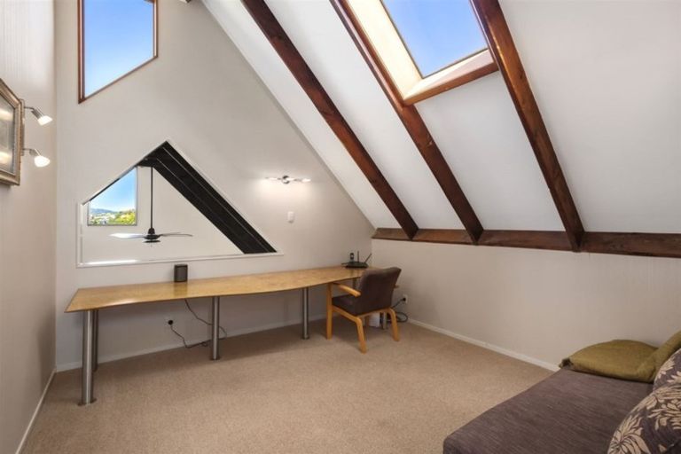 Photo of property in 2 Exploration Way, Whitby, Porirua, 5024