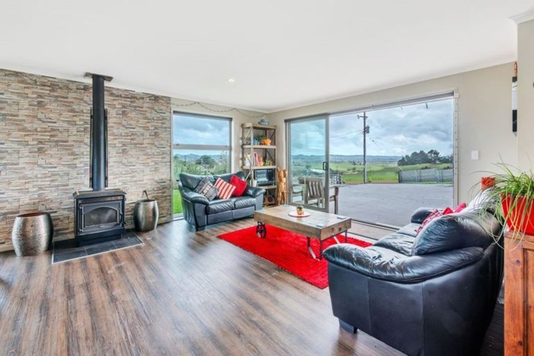 Photo of property in 64 Kaipara Coast Highway, Helensville, Kaukapakapa, 0871