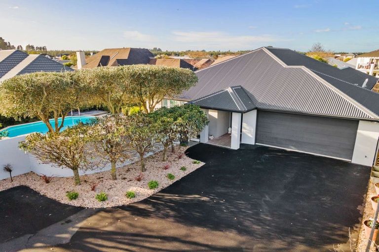 Photo of property in 28 Linkwater Way, Parklands, Christchurch, 8083