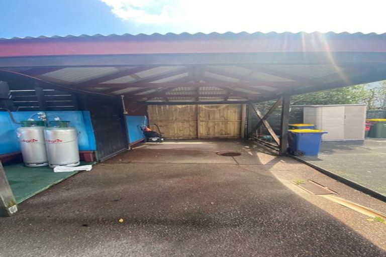 Photo of property in 3/76 Kaurilands Road, Titirangi, Auckland, 0604