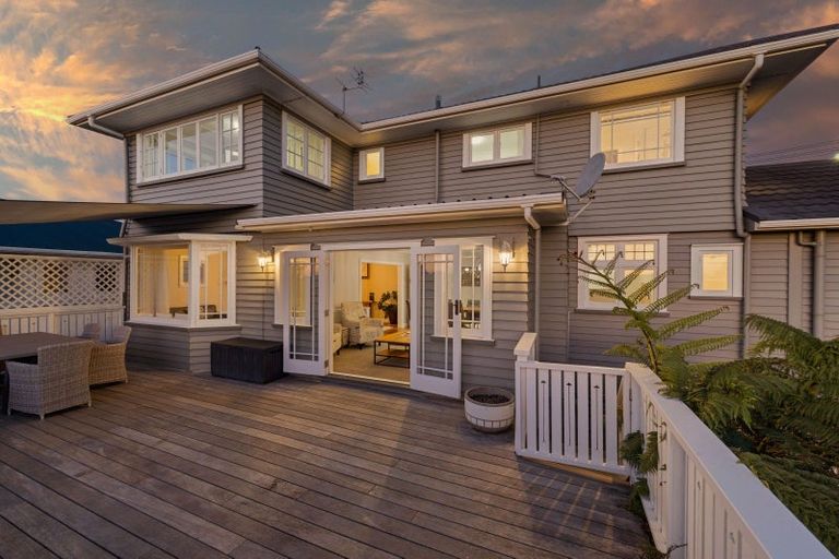 Photo of property in 26 Baring Terrace, Strandon, New Plymouth, 4312