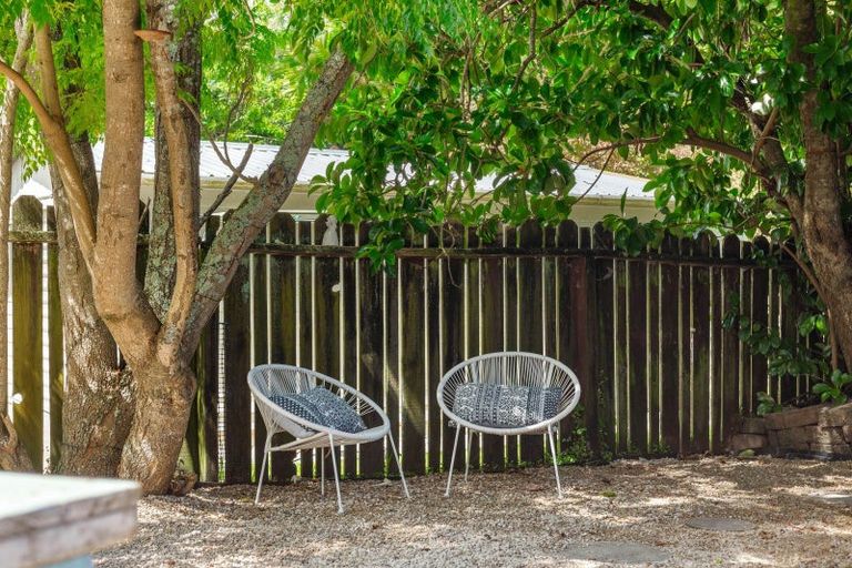Photo of property in 47 Red Beach Road, Red Beach, 0932