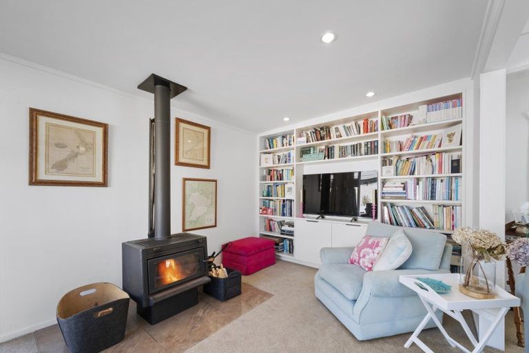 Photo of property in 3 Moana Place, Taradale, Napier, 4112