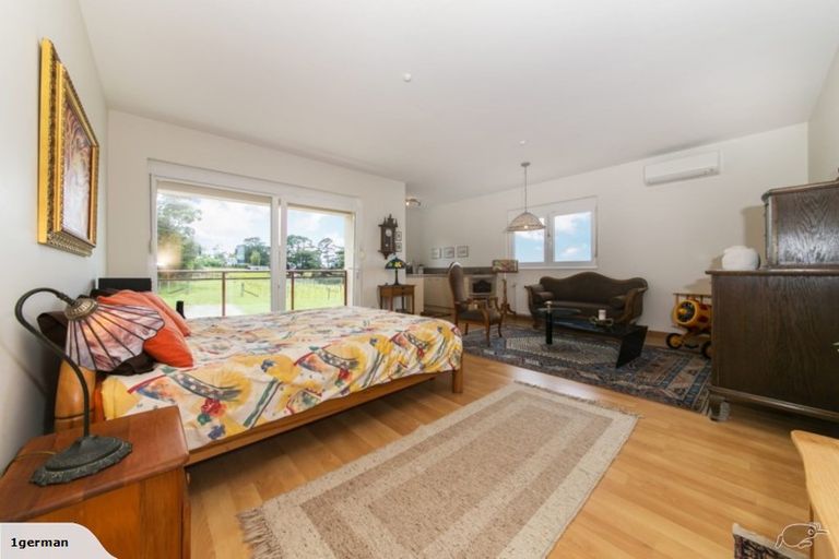 Photo of property in 32 Red Hills Road, Massey, Auckland, 0614