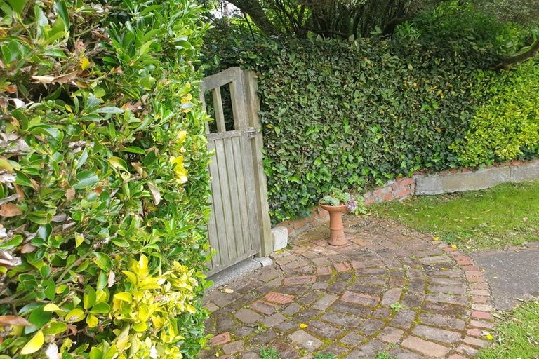 Photo of property in 12 The Rigi, Northland, Wellington, 6012