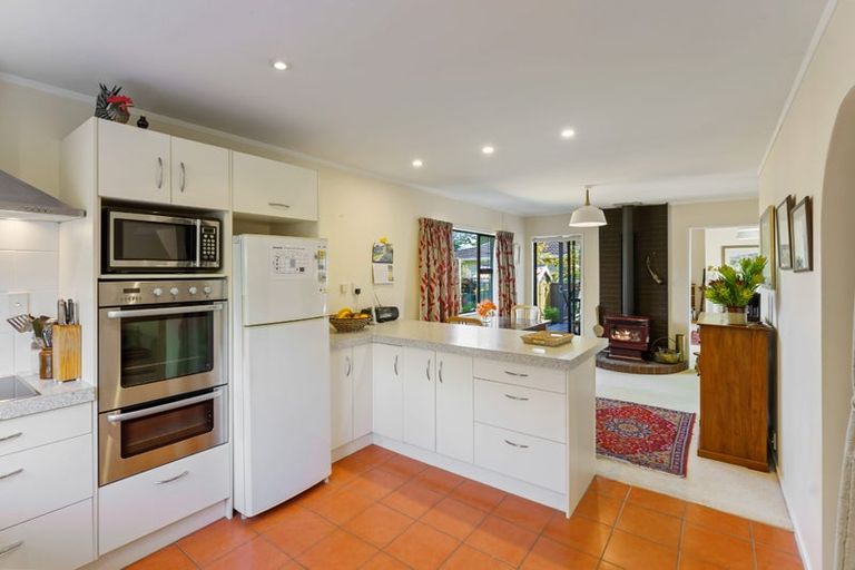 Photo of property in 22 Rewarewa Crescent, Waikanae, 5036