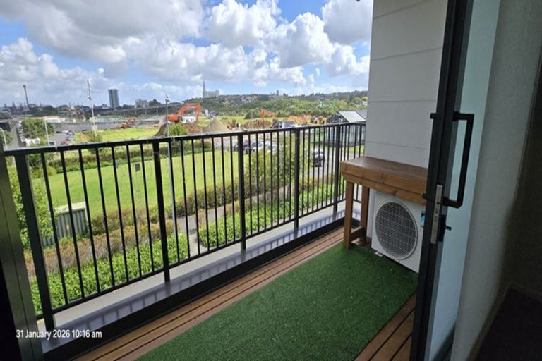 Photo of property in 1/2 Mahalo Avenue, Wiri, Auckland, 2104