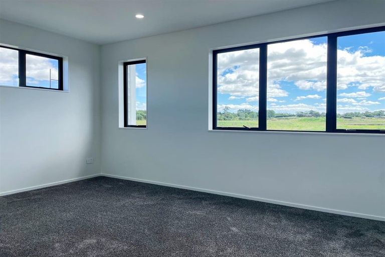 Photo of property in 4 Harikoa Way, Karaka, 2113