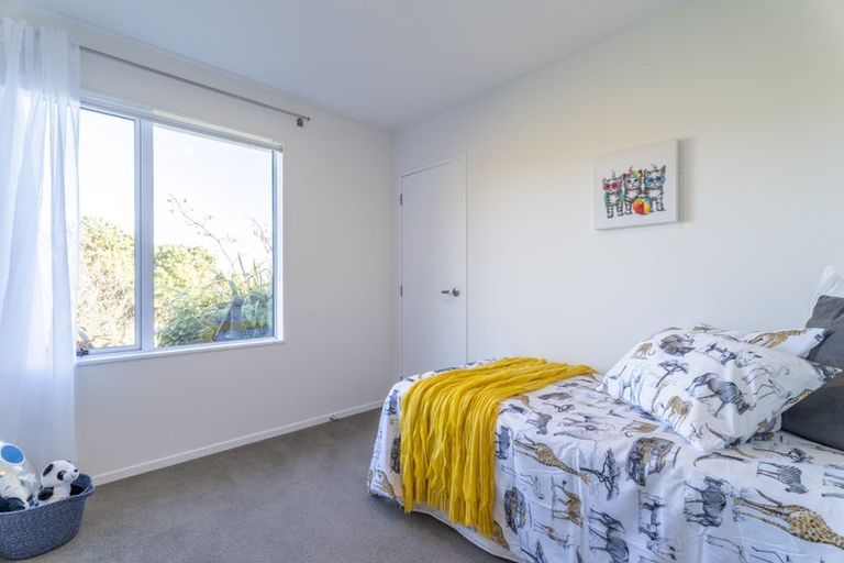 Photo of property in 13 Wakely Road, Newlands, Wellington, 6037