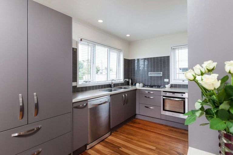 Photo of property in 17 York Crescent, Westown, New Plymouth, 4310