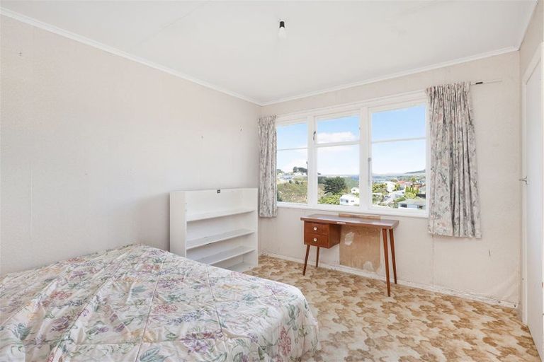 Photo of property in 77 Salford Street, Newlands, Wellington, 6037