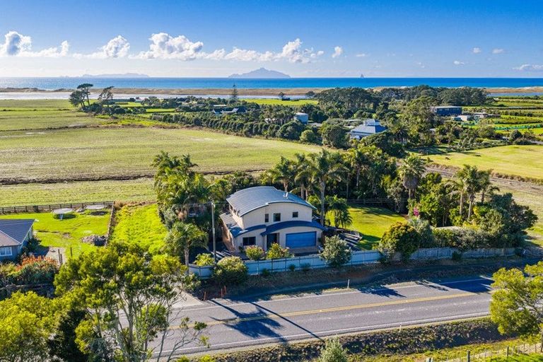 Photo of property in 381 Cove Road, Waipu, 0582