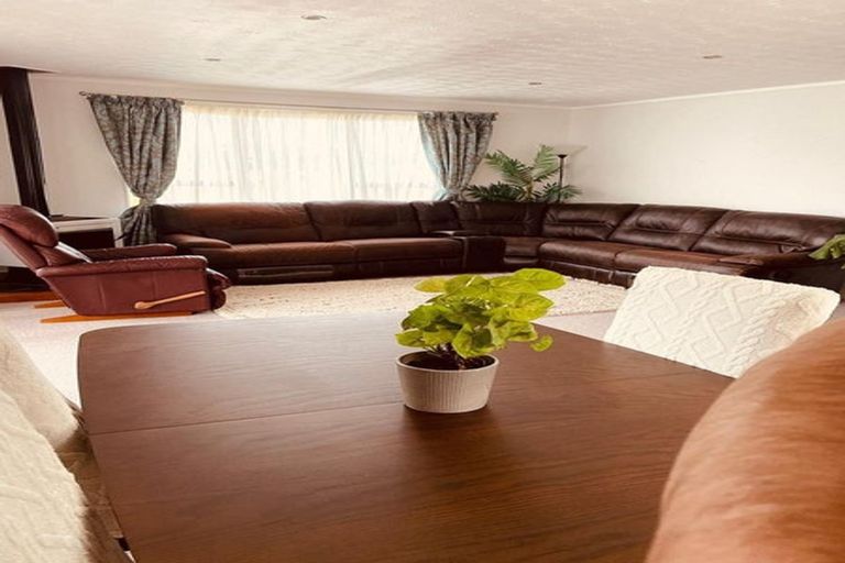 Photo of property in 11 Te Kiteroa Grove, Churton Park, Wellington, 6037