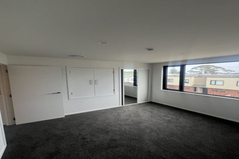 Photo of property in 14 Te Puketoka Lane, Mangere, 2022